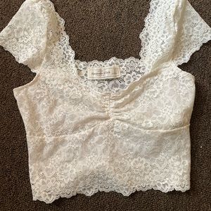 Stunning white lace Abercrombie & Fitch crop top.